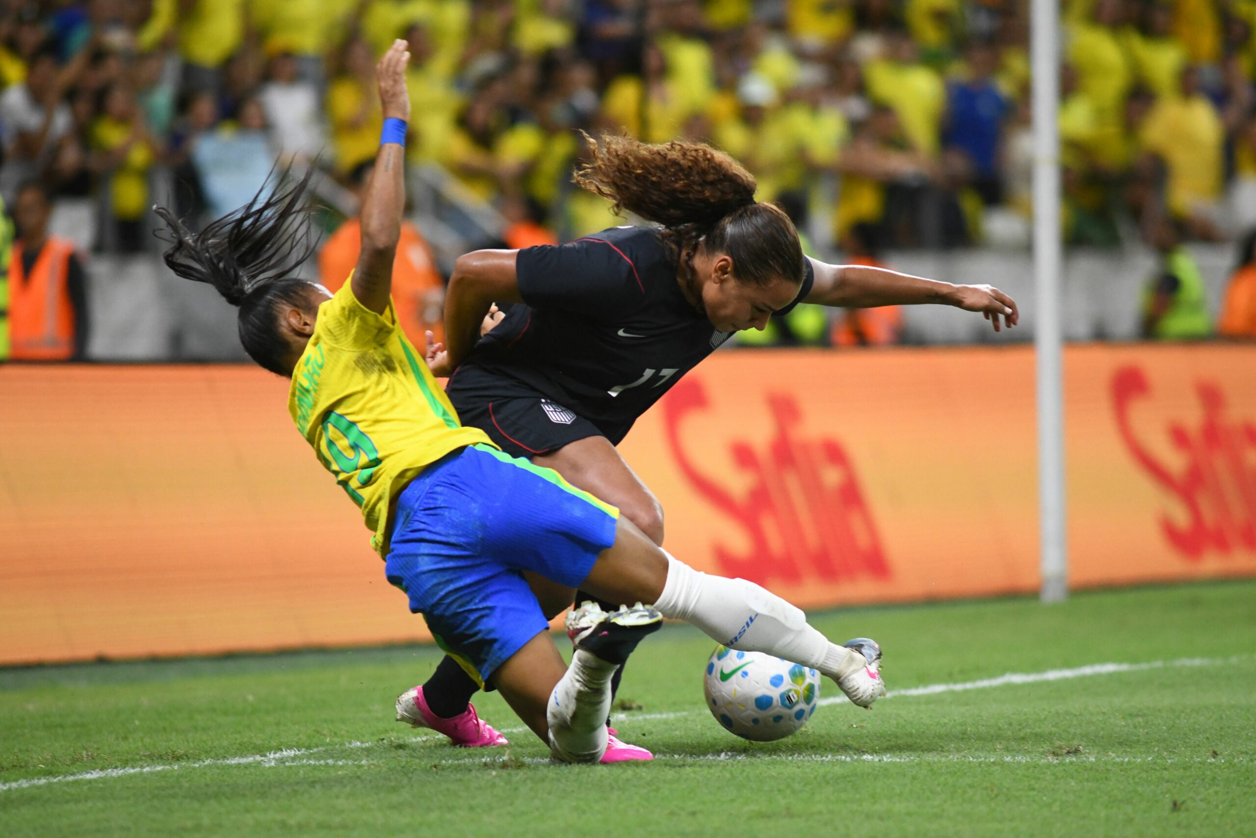 Seleção Feminina: Brasil perde para os EUA em Fortaleza e encerra amistoso com quatro expulsões