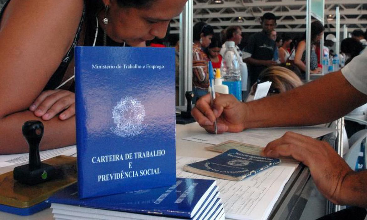Agência do Trabalhador: confira as 956 vagas de emprego oferecidas nesta quinta (25)