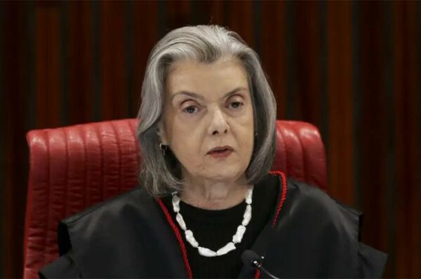 Cármen Lúcia diz que caso Banco Master não abalou credibilidade do STF e cobra fim de privilégios