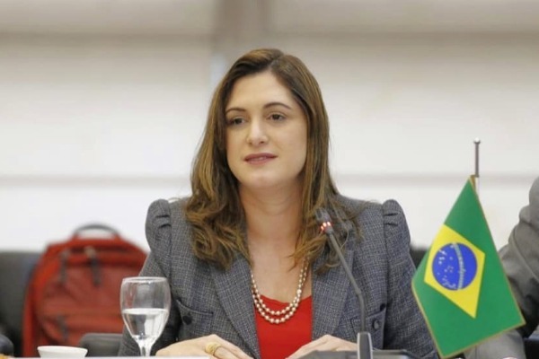 Republicanos prepara Cristiane Britto para o Senado caso Ibaneis e Michelle desistam