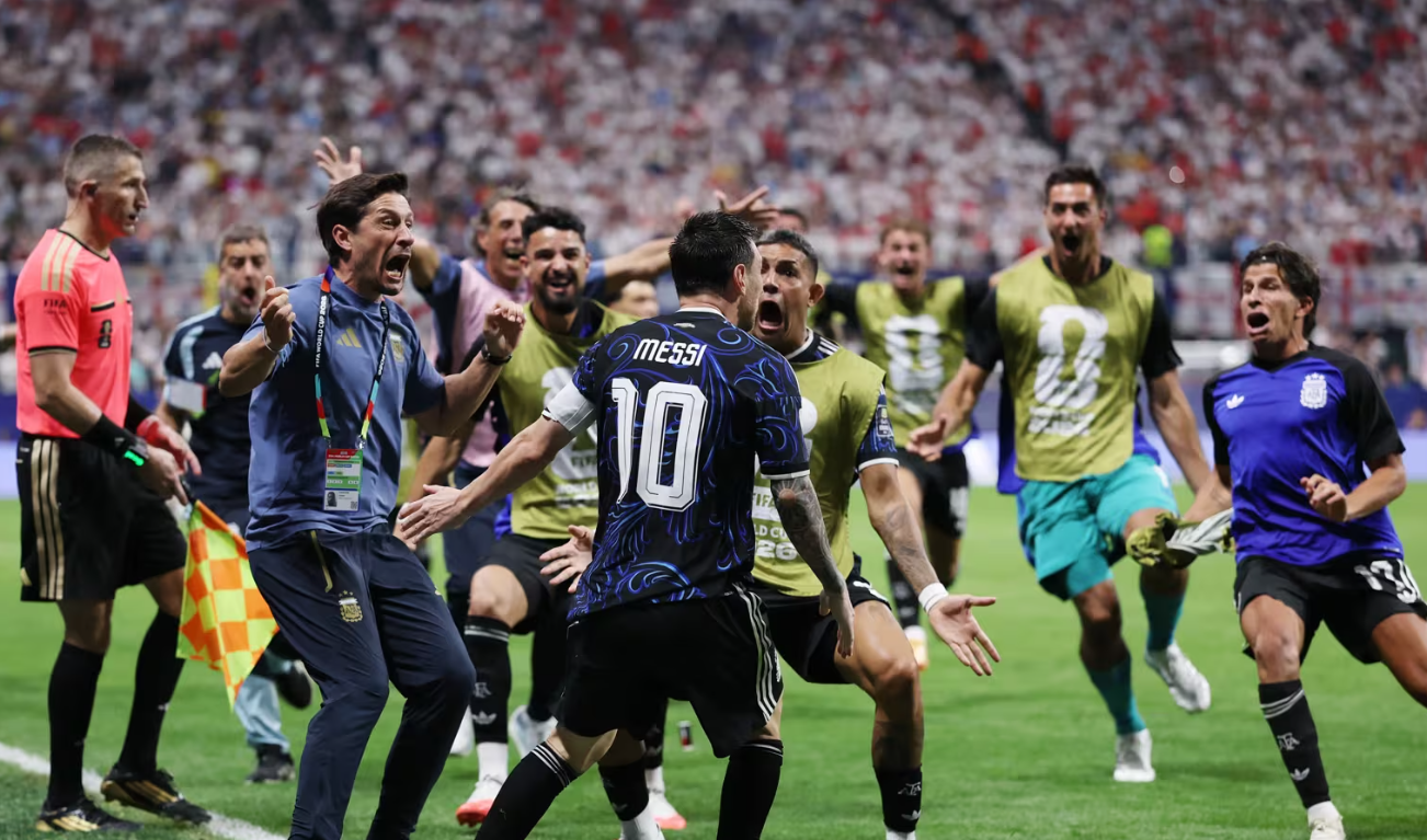 Copa do Mundo 2026: Argentina vence a Inglaterra de virada e se classifica à final contra a Espanha