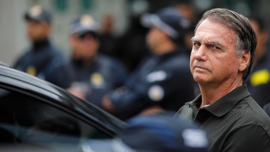 PF faz busca na casa de Jair Bolsonaro por ordem de Alexandre de Moraes em investigação sobre armas