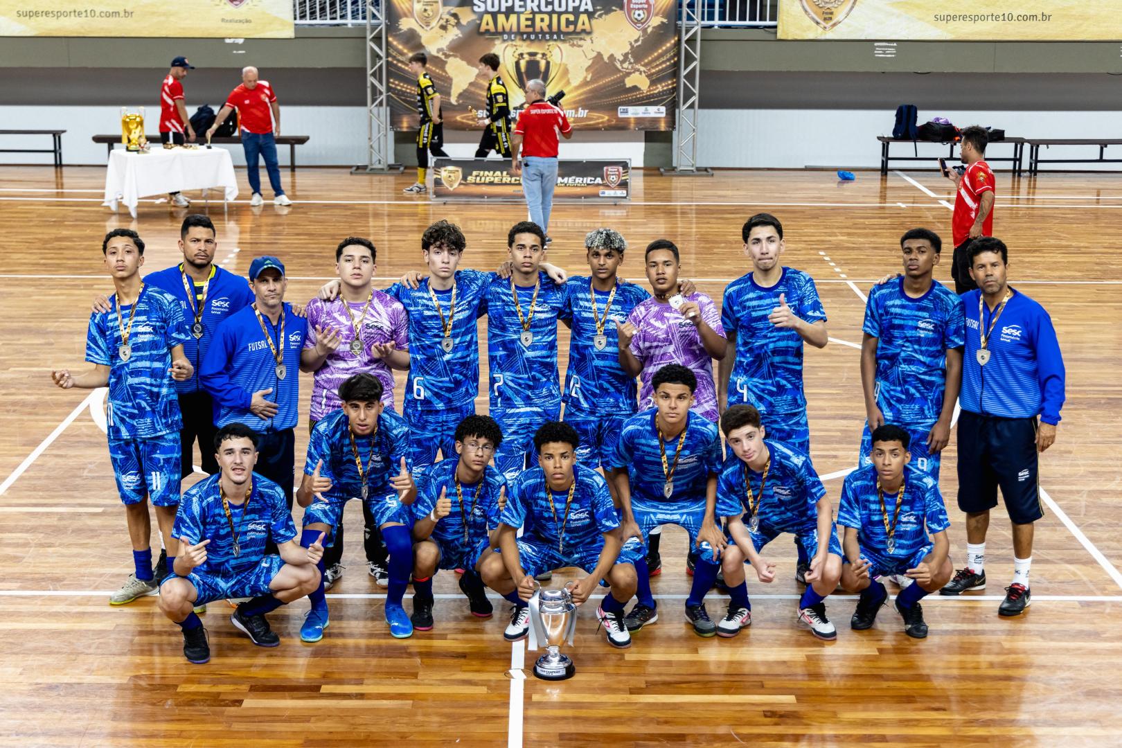 Time do Sesc-DF Sub-16 coloca Brasília no pódio internacional e conquista vice-campeonato da Supercopa América de Futsal