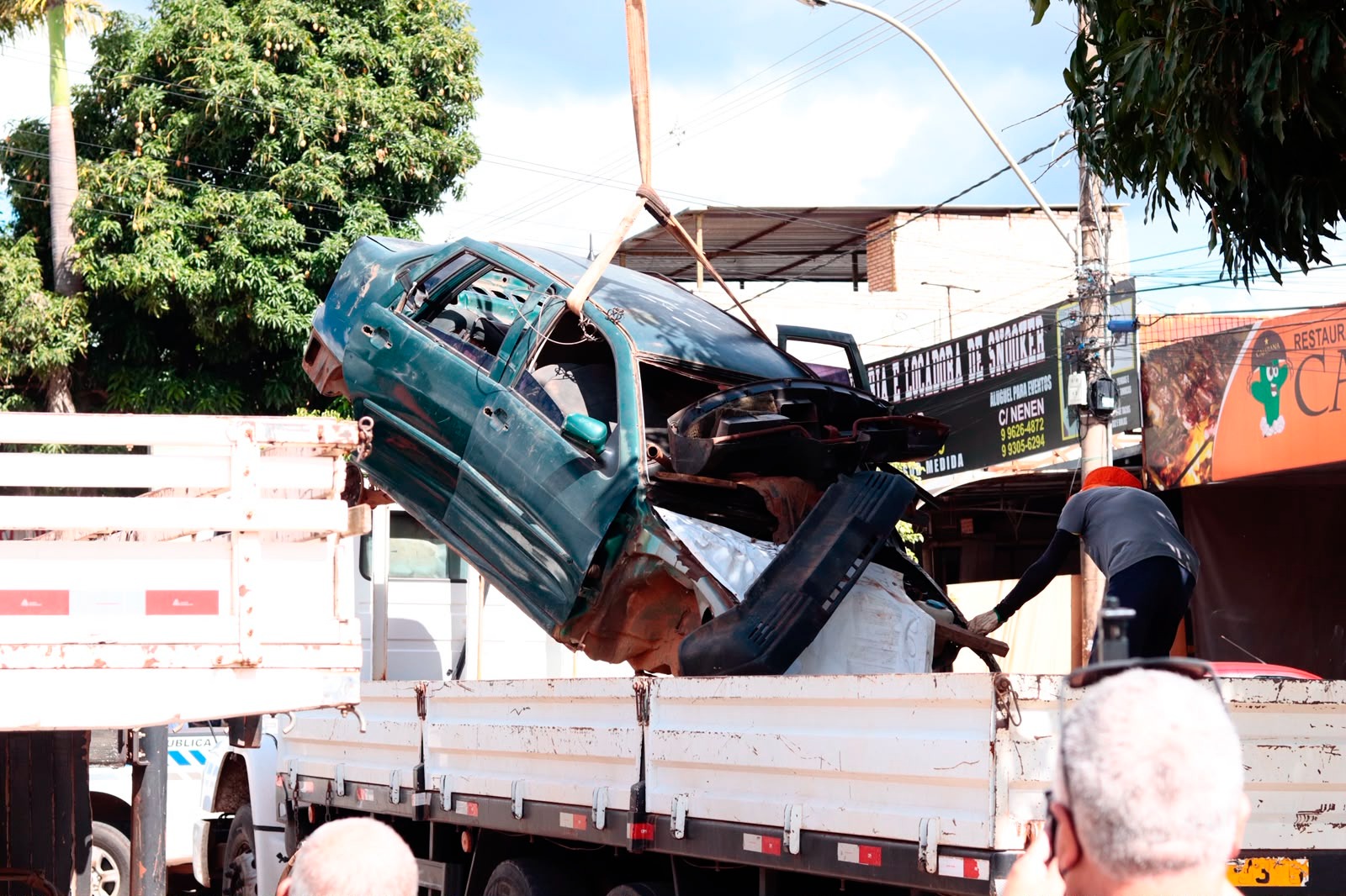 GDF dispõe de canais para denúncias de carros abandonados