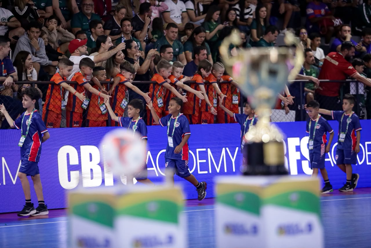 Taça Brasil de Futsal Sub-09 começa com casa cheia em Ceilândia