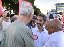 Grass quer o apoio de Arruda, mas petistas torcem o nariz