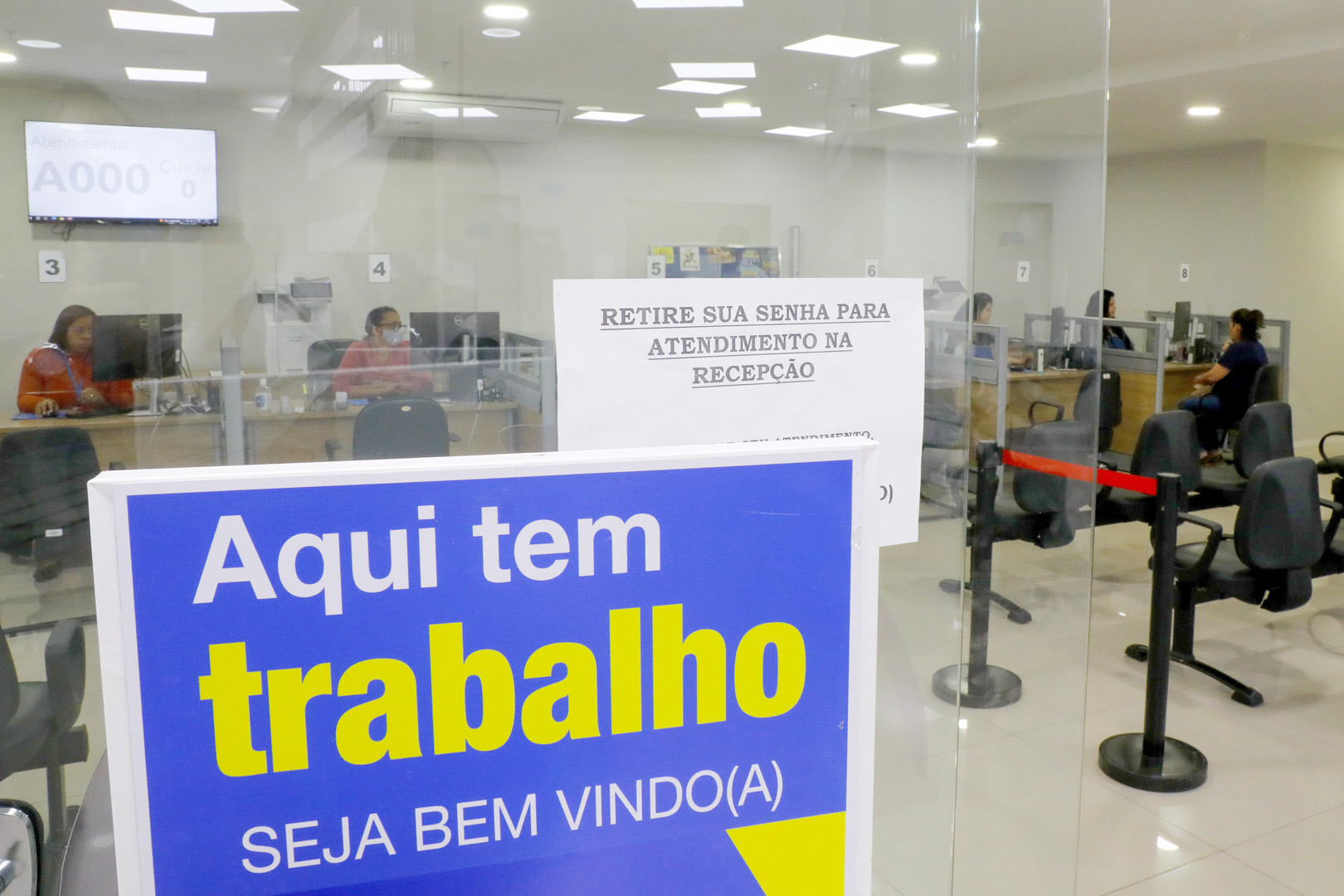 Agência do Trabalhador: mais de 1,3 mil oportunidades de emprego disponíveis nesta segunda (14)