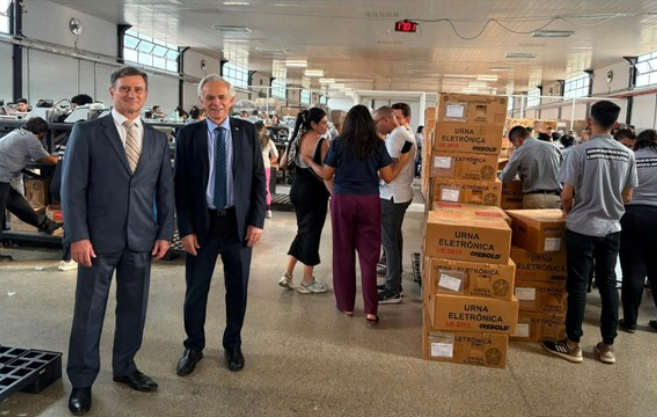 TRE-DF começa preparação das urnas para eleições no DF