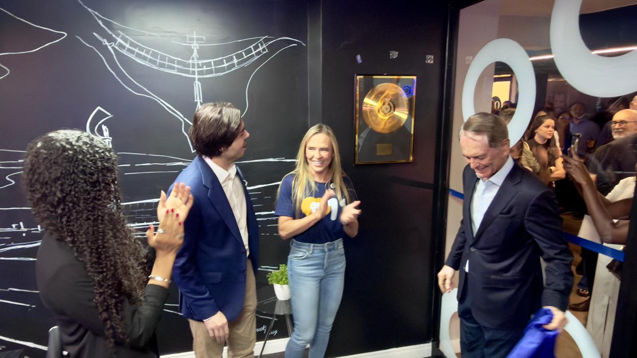 Celina Leão faz balanço da gestão e promete mudanças na área habitacional durante inauguração da Alpha FM