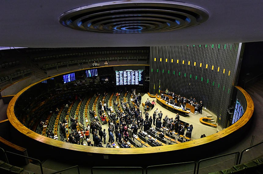 Congresso Nacional deve retomar debates sobre maioridade penal, transporte gratuito, bets e inteligência artificial após eleições