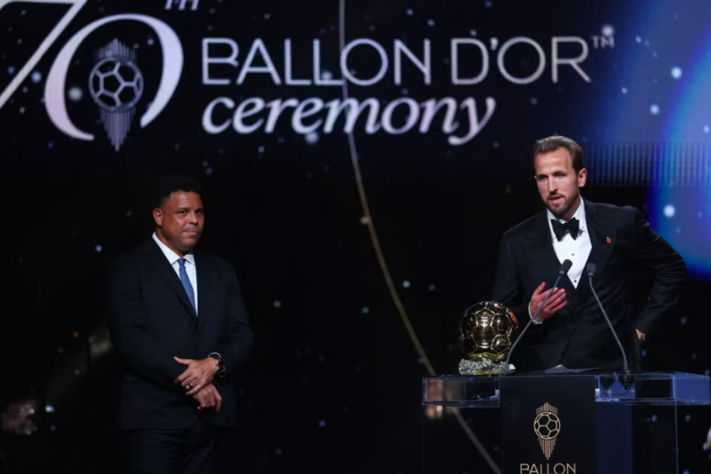 Harry Kane conquista Bola de Ouro 2026 e é eleito o melhor jogador do mundo pela primeira vez